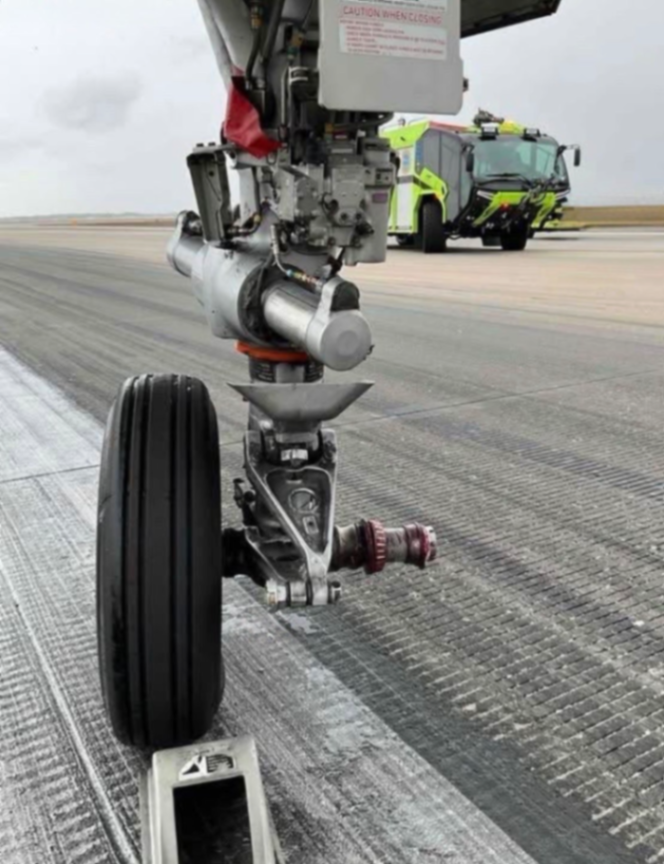 United Airlines Uçağı Orlando'da İnişte Tekerlek Kaybetti