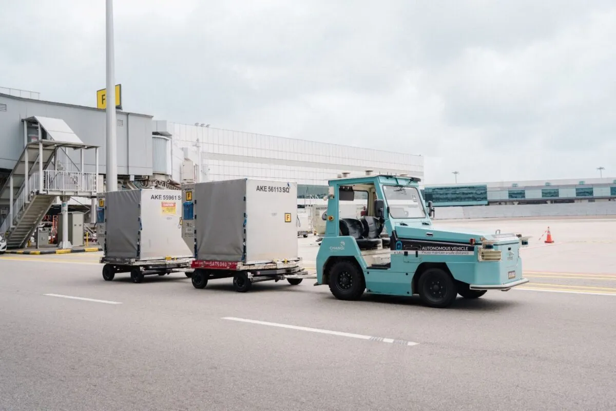 Changi Havalimanı'nda Otonom Traktörler Devrim Yaratıyor