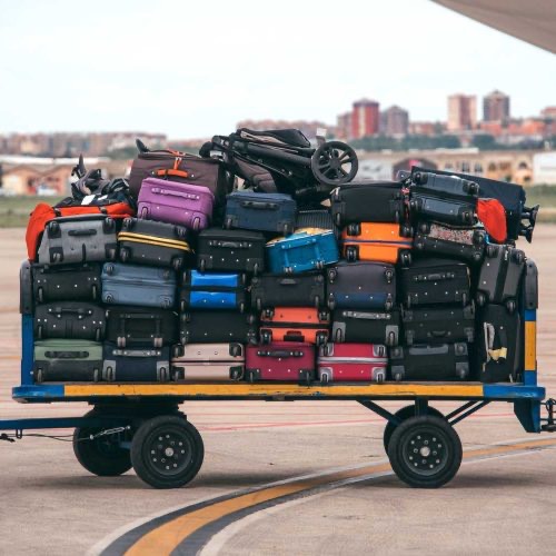 İzmir'de Şoke Eden Vaka: Kabin Memurunun Çantasını Alan Yolcuya Hapis Cezası Şoku