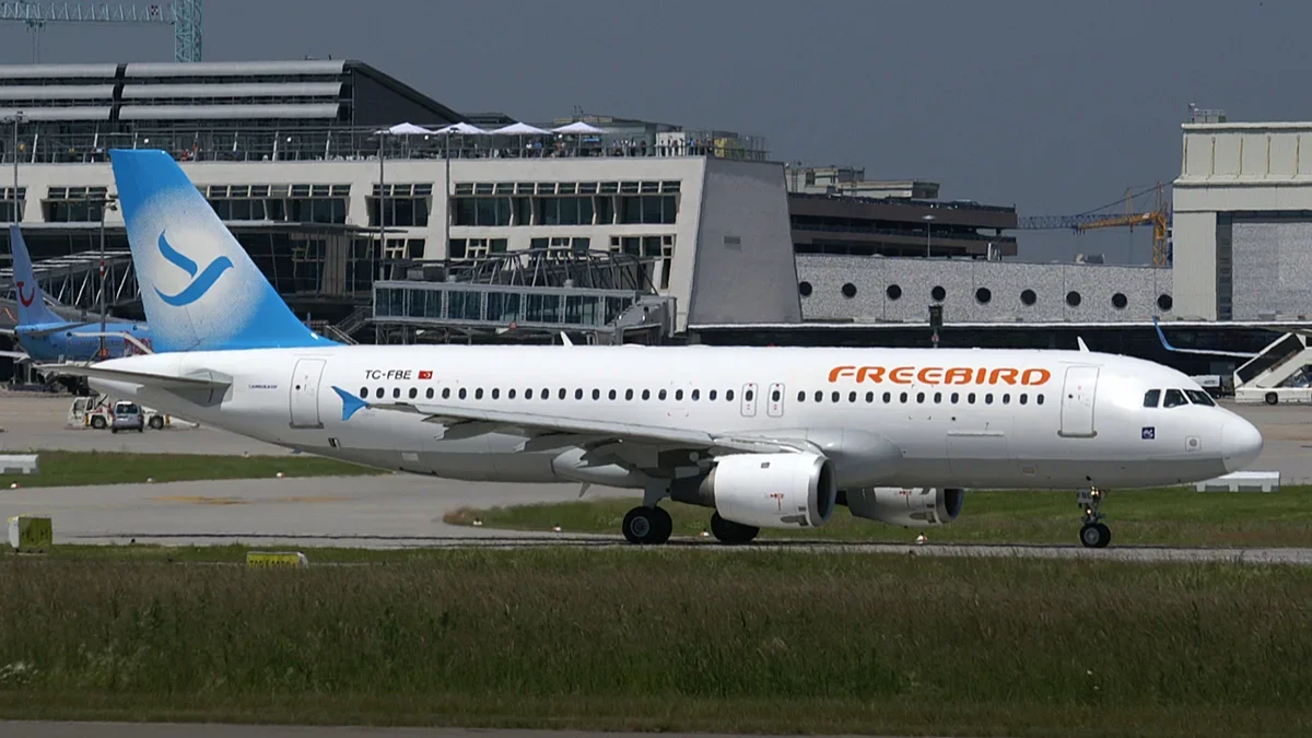 Freebird Airlines Kabin Memuru Arıyor: Antalya'da Kariyer Fırsatı