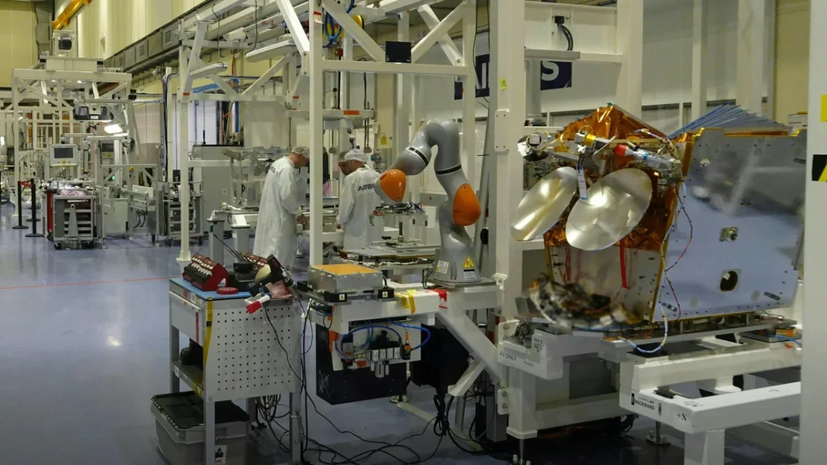 Airbus'tan Eutelsat'a Dev Filo: OneWeb Uyduları Üretimi Artıyor