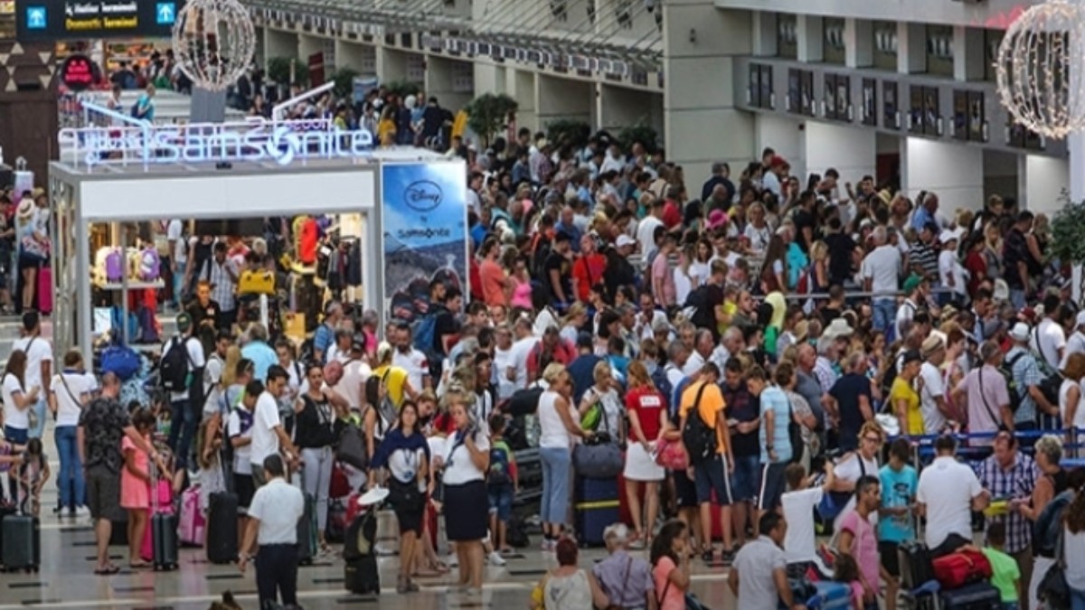 Rus Turistler Yeni Rotalar Keşfediyor: Türkiye Konumunu Korudu