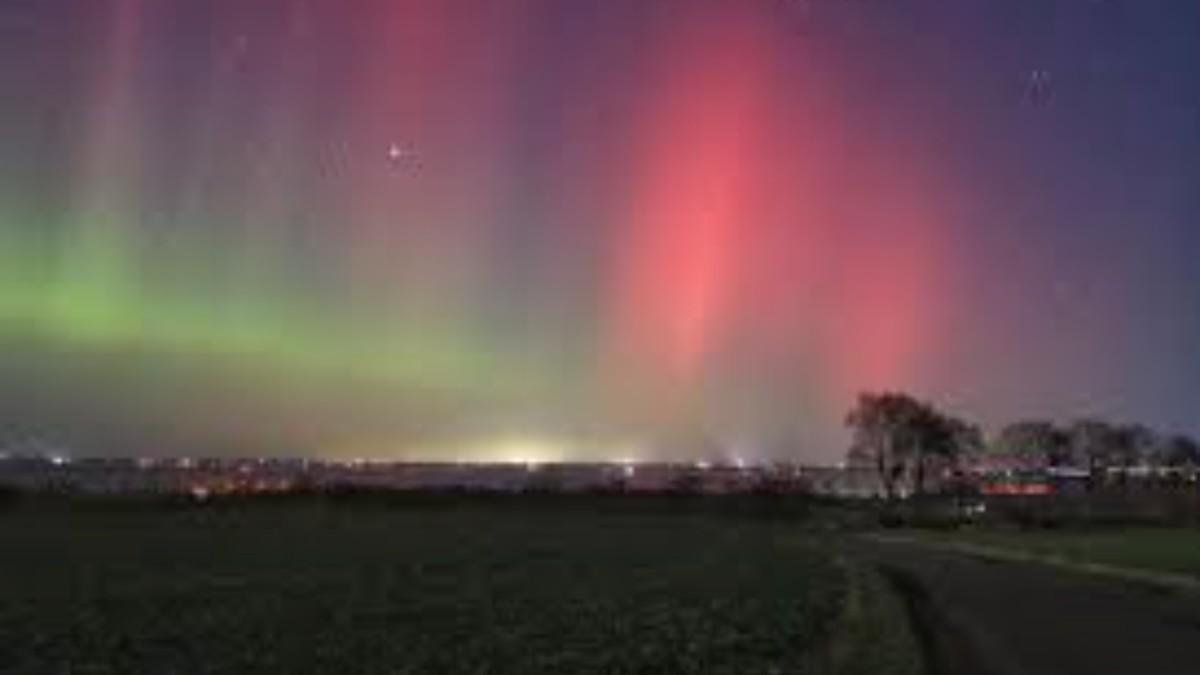 Almanya'da Gökyüzü Şenlendi: Kuzey Işıkları Büyüledi