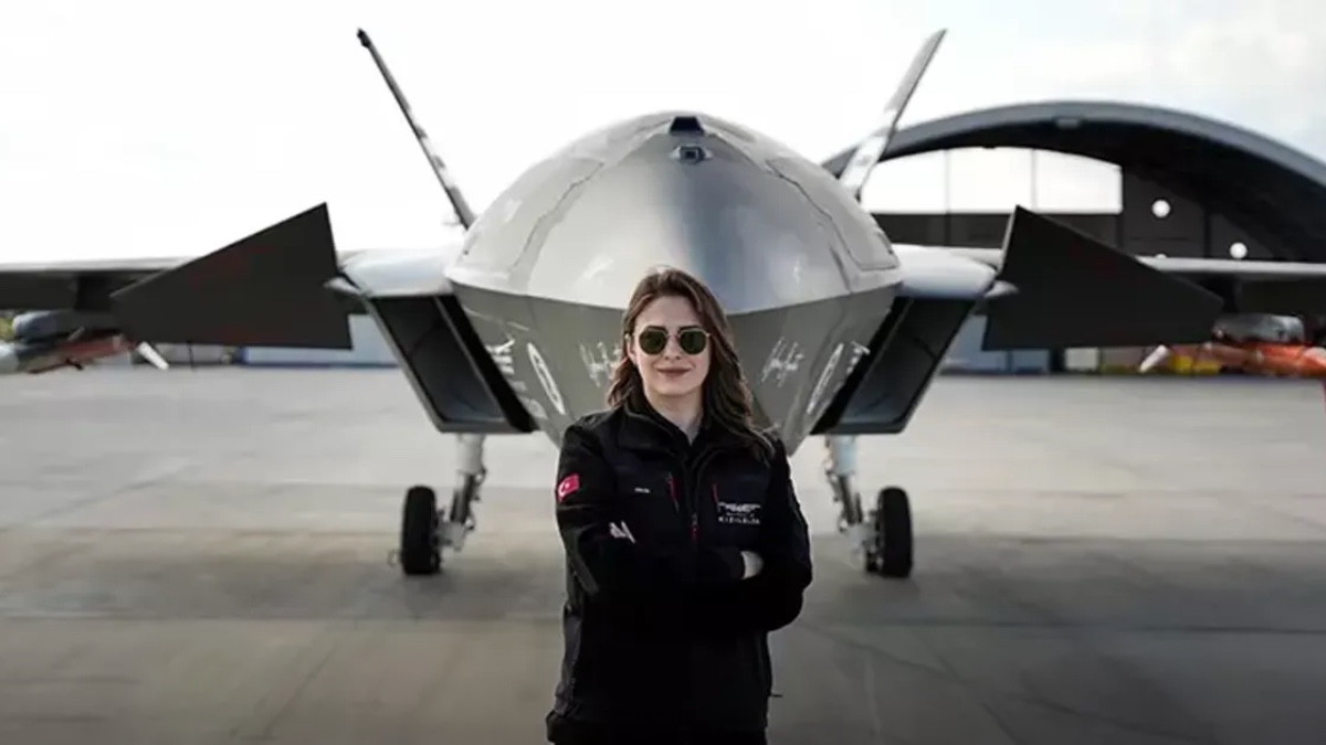 KIZILELMA'nın Kaptanı Elif Ergin: Türkiye'nin İlk Kadın İHA Savaş Pilotunun İlham Veren Kariyeri - Baykar Teknoloji Haberi