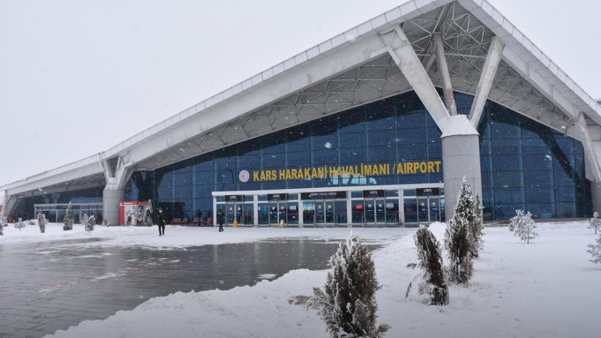 Kars Harakani Havalimanı'nda Askeri Tatbikat: Uçuşlar Askıya Alındı - Diğerleri Haberi