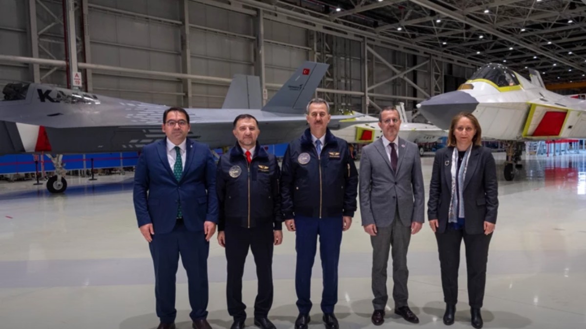 KAAN Hangardan Çıktı! Görgün'den Kritik TUSAŞ Ziyareti: İkinci Prototip de Sahada - TUSAŞ (Milli Muharip Uçak) Haberi