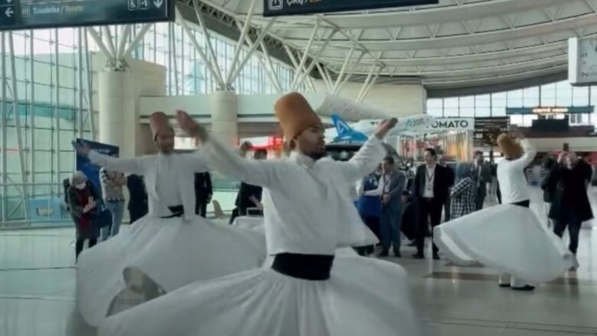 Esenboğa'da Ramazan Coşkusu: Semazen Gösterileri ve El Sanatları Yolcularla Buluştu - Ankara Esenboğa Havalimanı Haberi