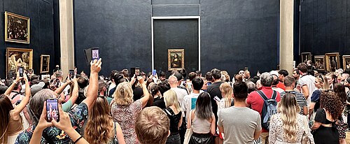 Louvre exhibition crowd