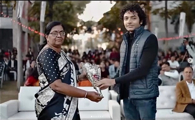 Anurag Jha receiving recognition for 18 Heartbeats