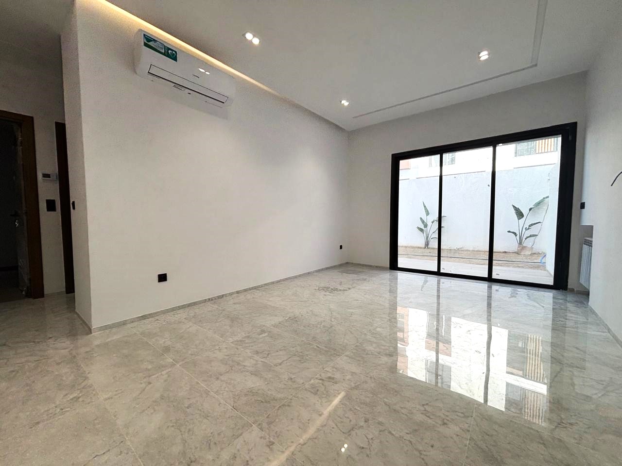 شقة S+2 للبيع في شطرانة، سكرة، أريانة