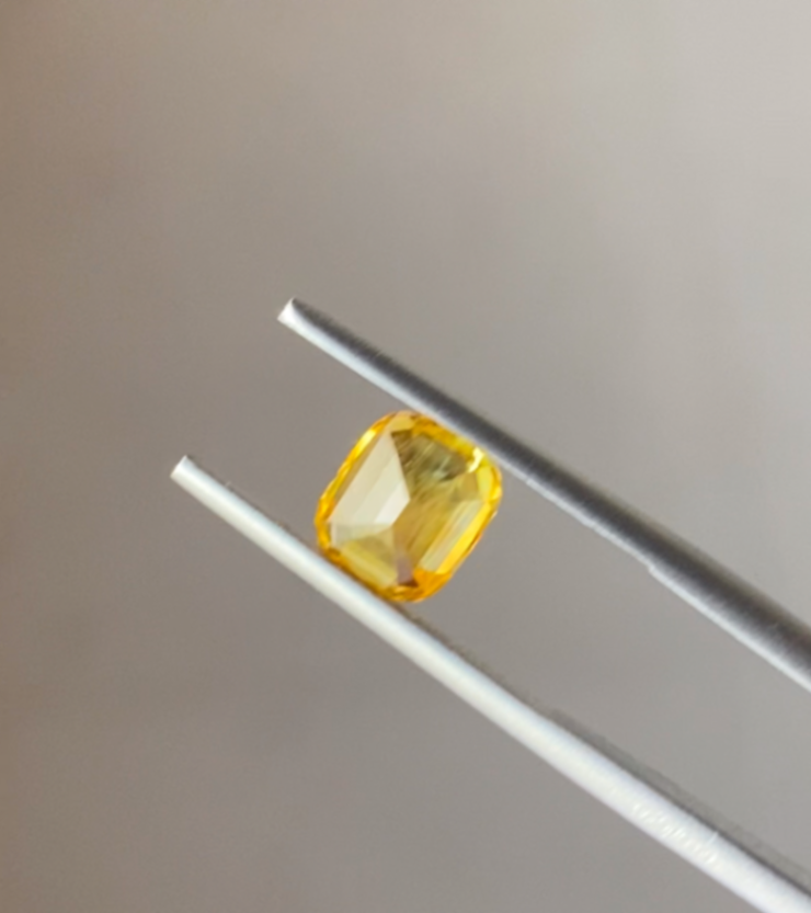 Yellow sapphire 2.5ct Cushion Mixed Cut thumbnail 3