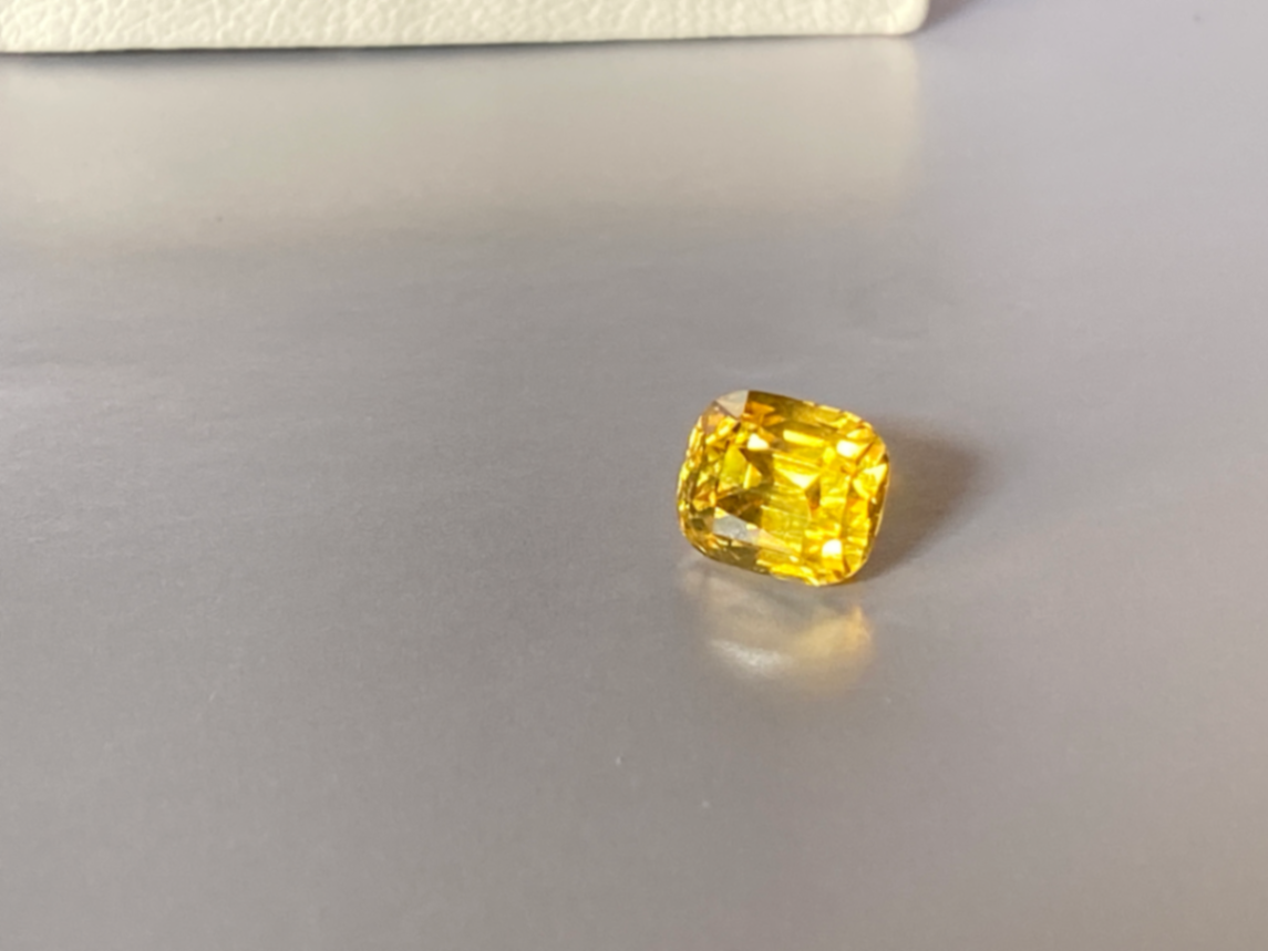 Yellow sapphire 2.5ct Cushion Mixed Cut thumbnail 5