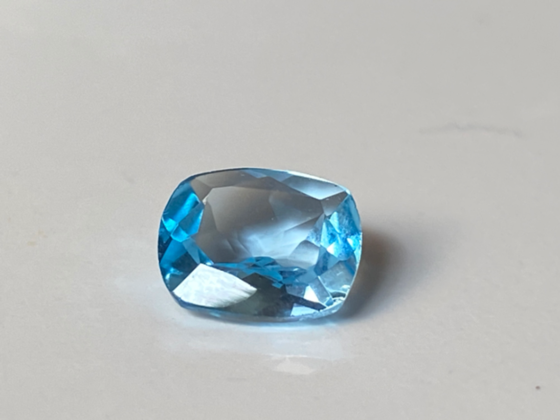 Blue Topaz - 2.10ct thumbnail 4