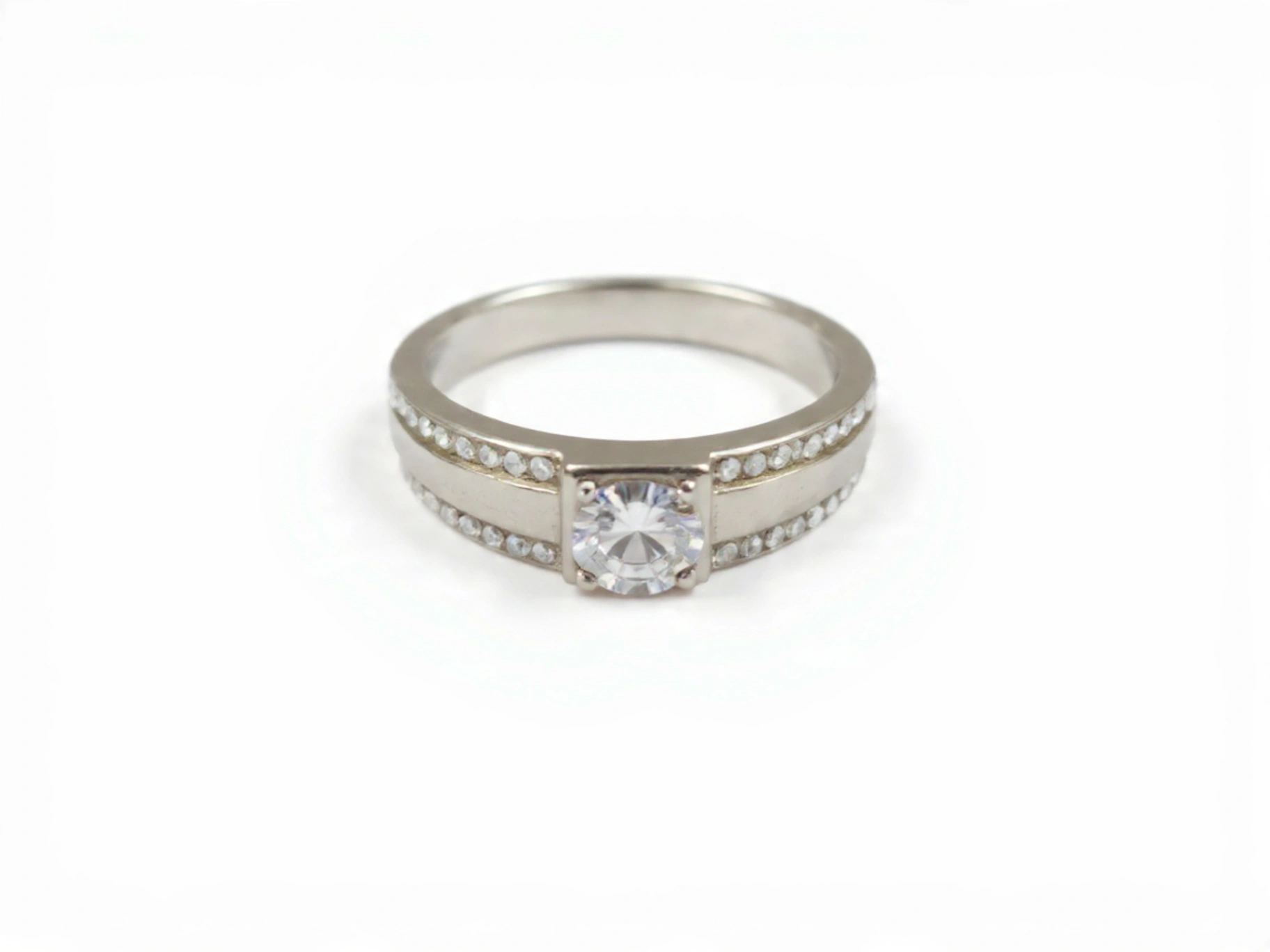 Diamond Simulant Sterling Silver Ring thumbnail 4