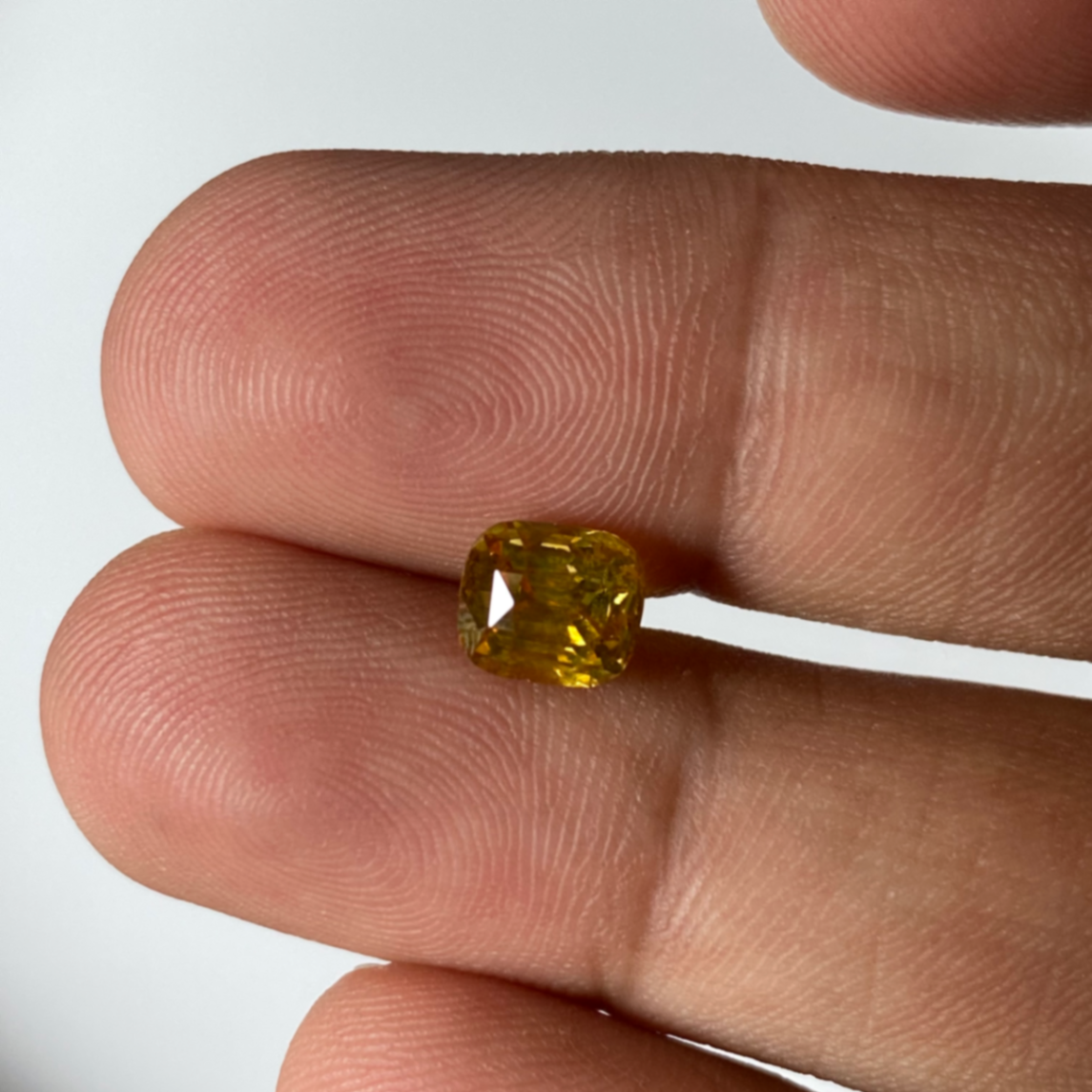 Yellow sapphire 2.5ct Cushion Mixed Cut thumbnail 7