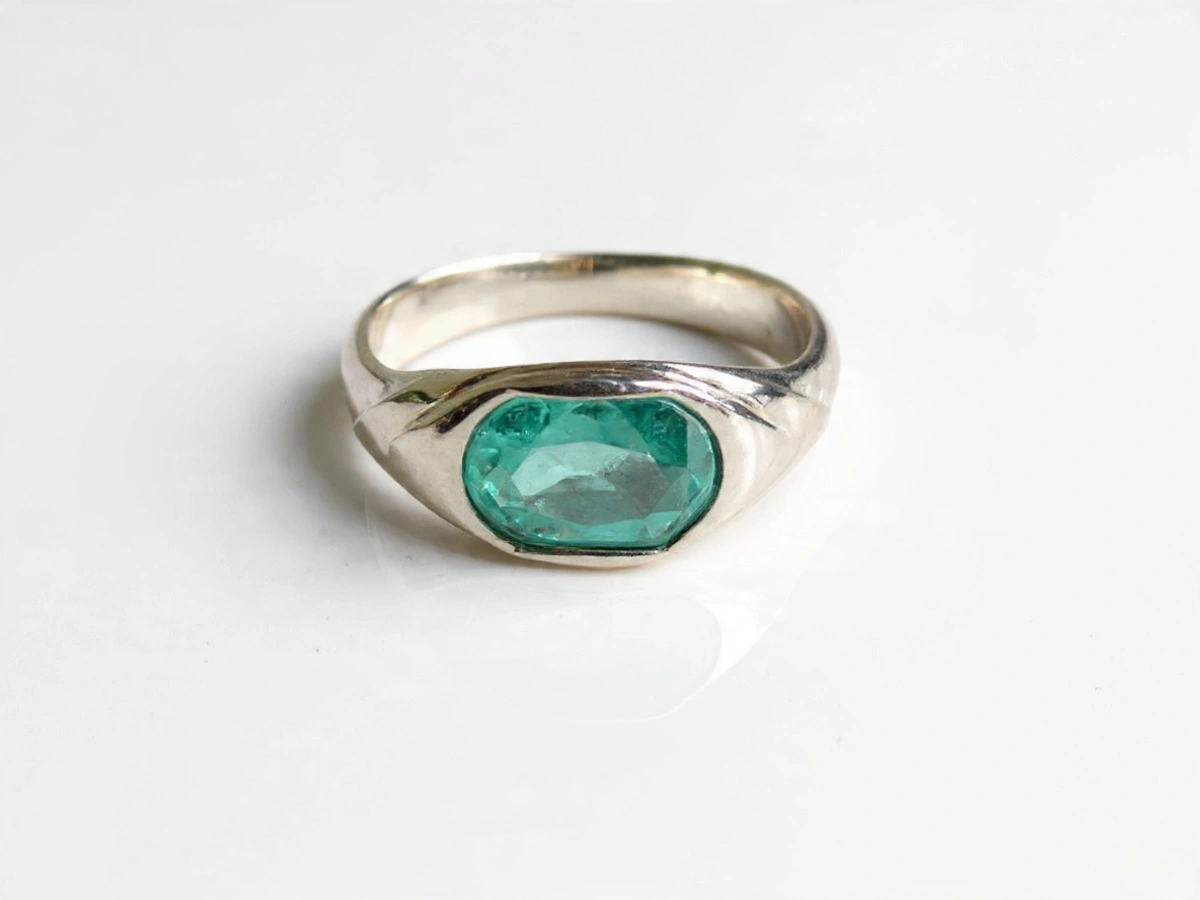 Emerald Sterling Silver Ring D15