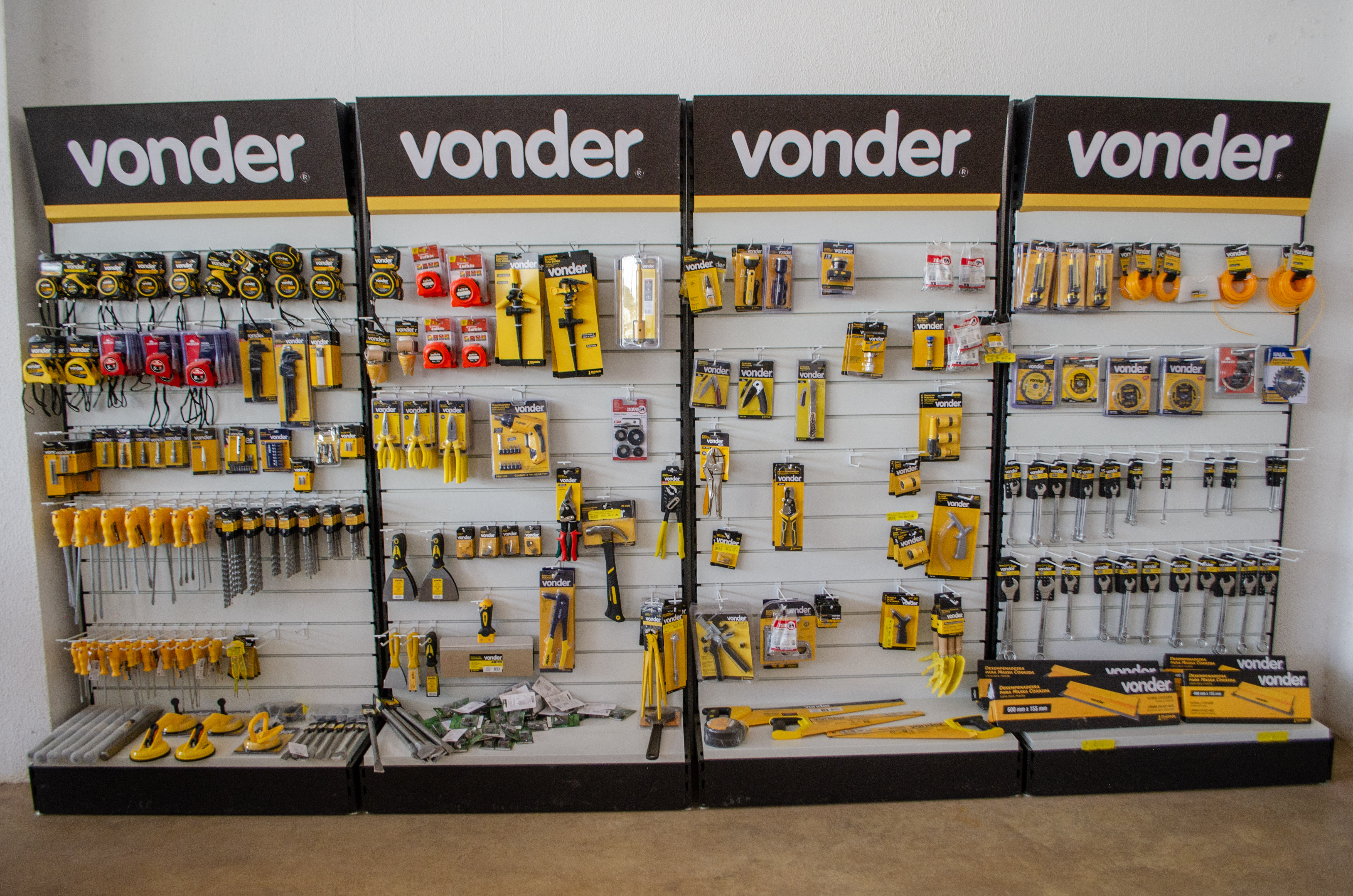 Interior da loja Castelão Locações