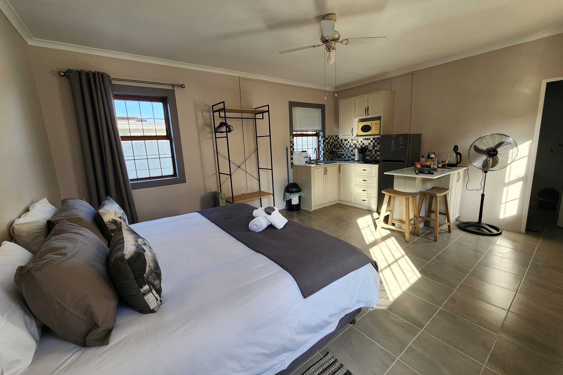 Little Addo Suite Wide Angle - Spacious room with everything you need to relax