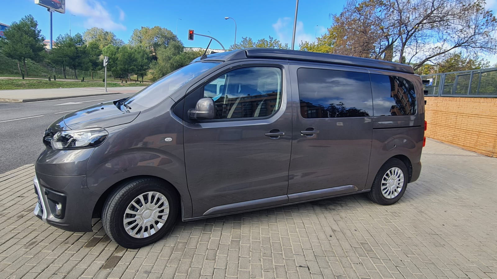 Toyota Proace Verso 2.0D VX Camper Shuttle image 3