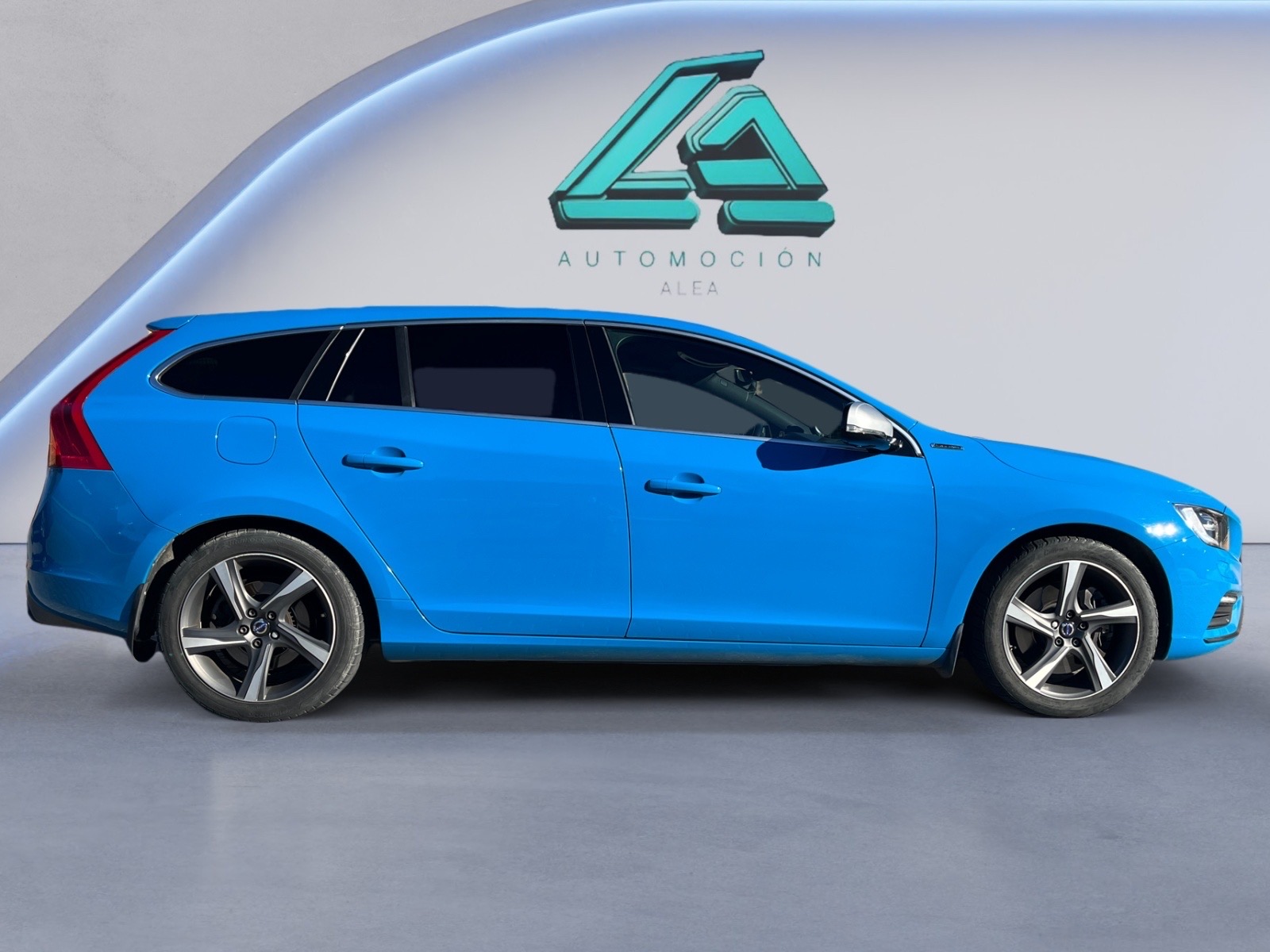 Volvo V60 2.4 D6 Hibrido AWD image 3