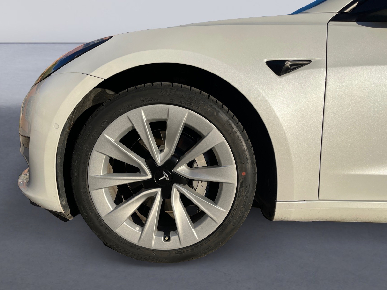 Tesla Model 3 image 8