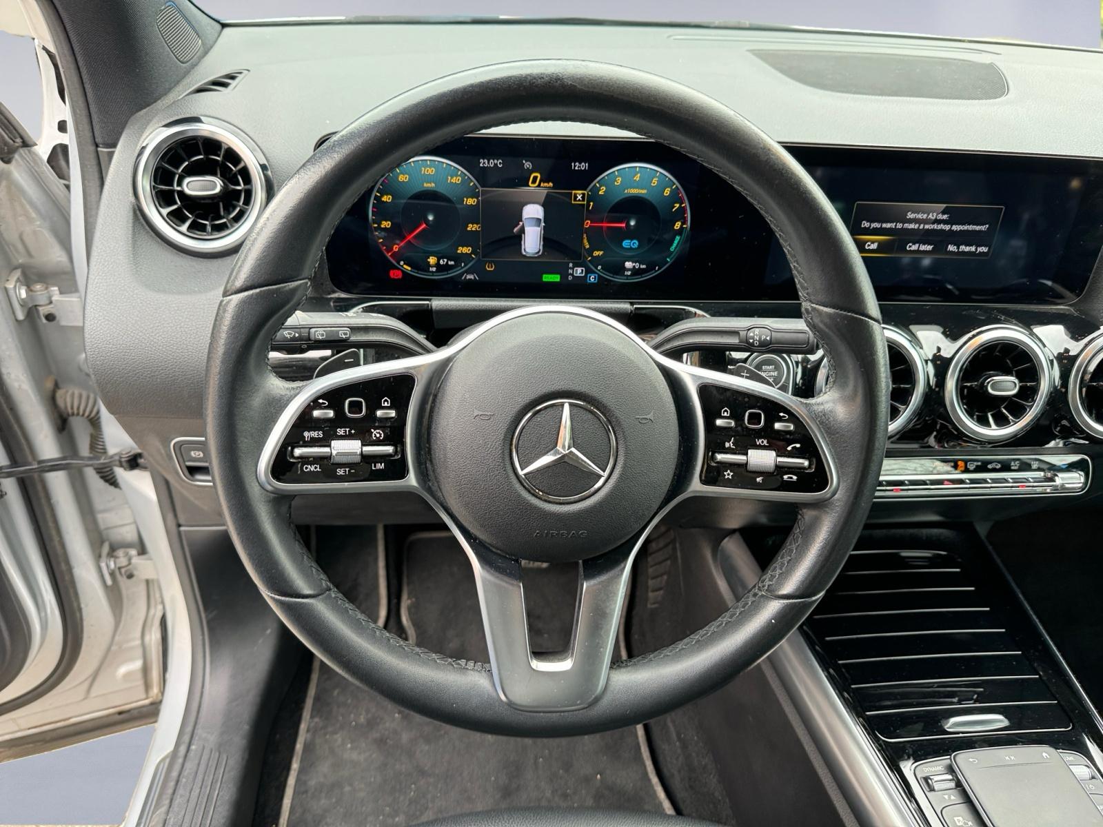 Mercedes GLA 250e AMG image 11