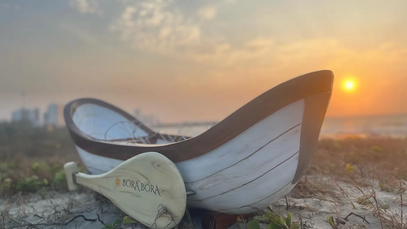 Bora Bora Bote Exhibidor De Vinos