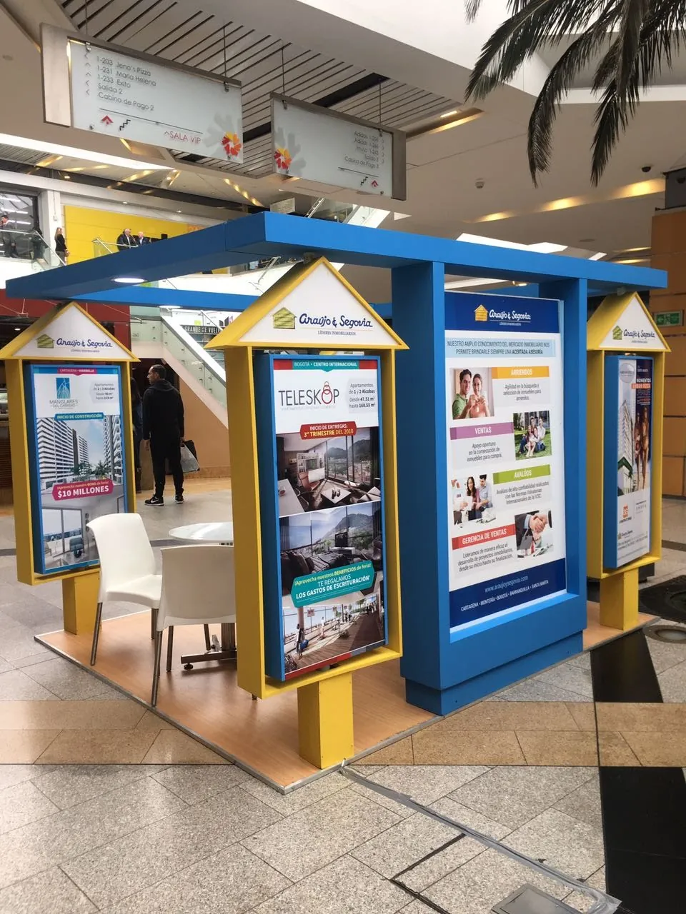 Araujo & Segovia Stand Isla Unicentro Comercial Unicentro Bogotá