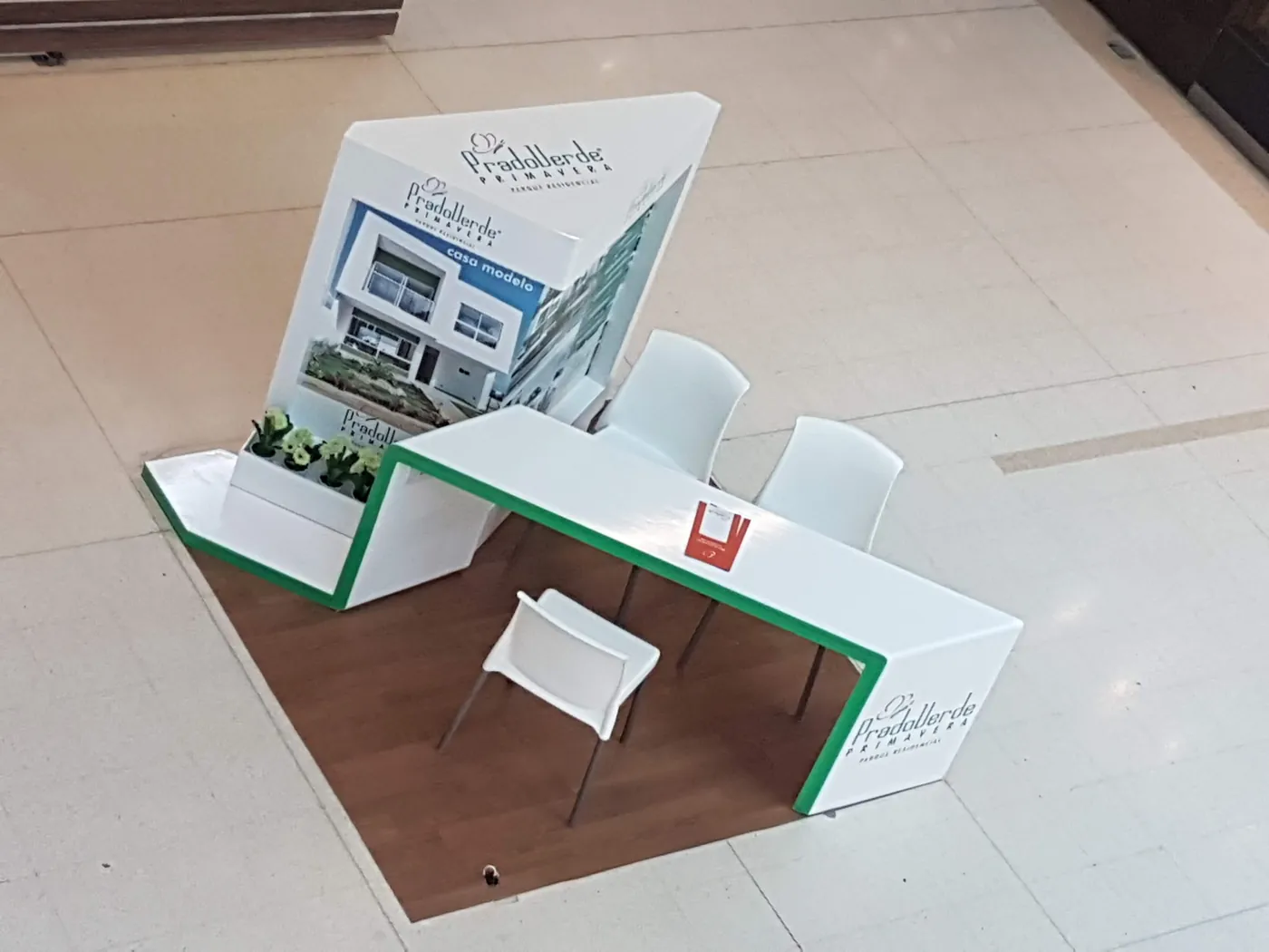 Prado Verde Stand Mall Plaza Cartagena - Imagen 2