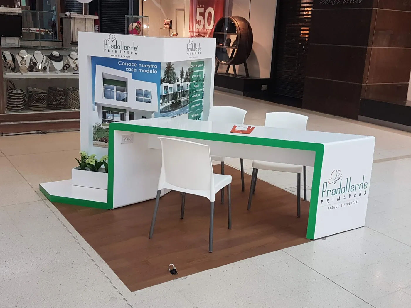 Prado Verde Stand Mall Plaza Cartagena - Imagen 3