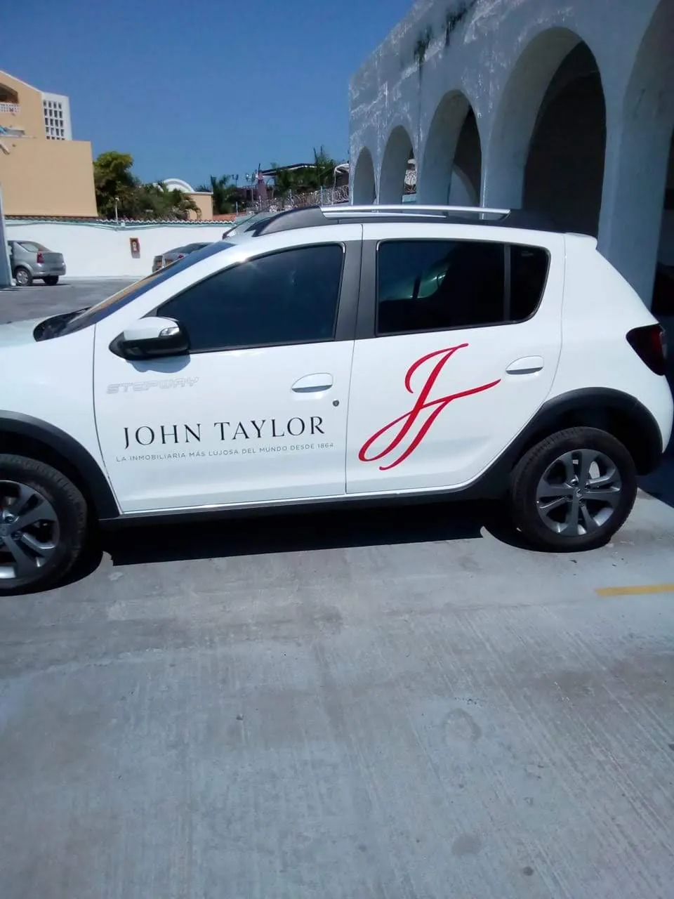 Inmobiliaria John Taylor Branding Vehículo - Imagen 2