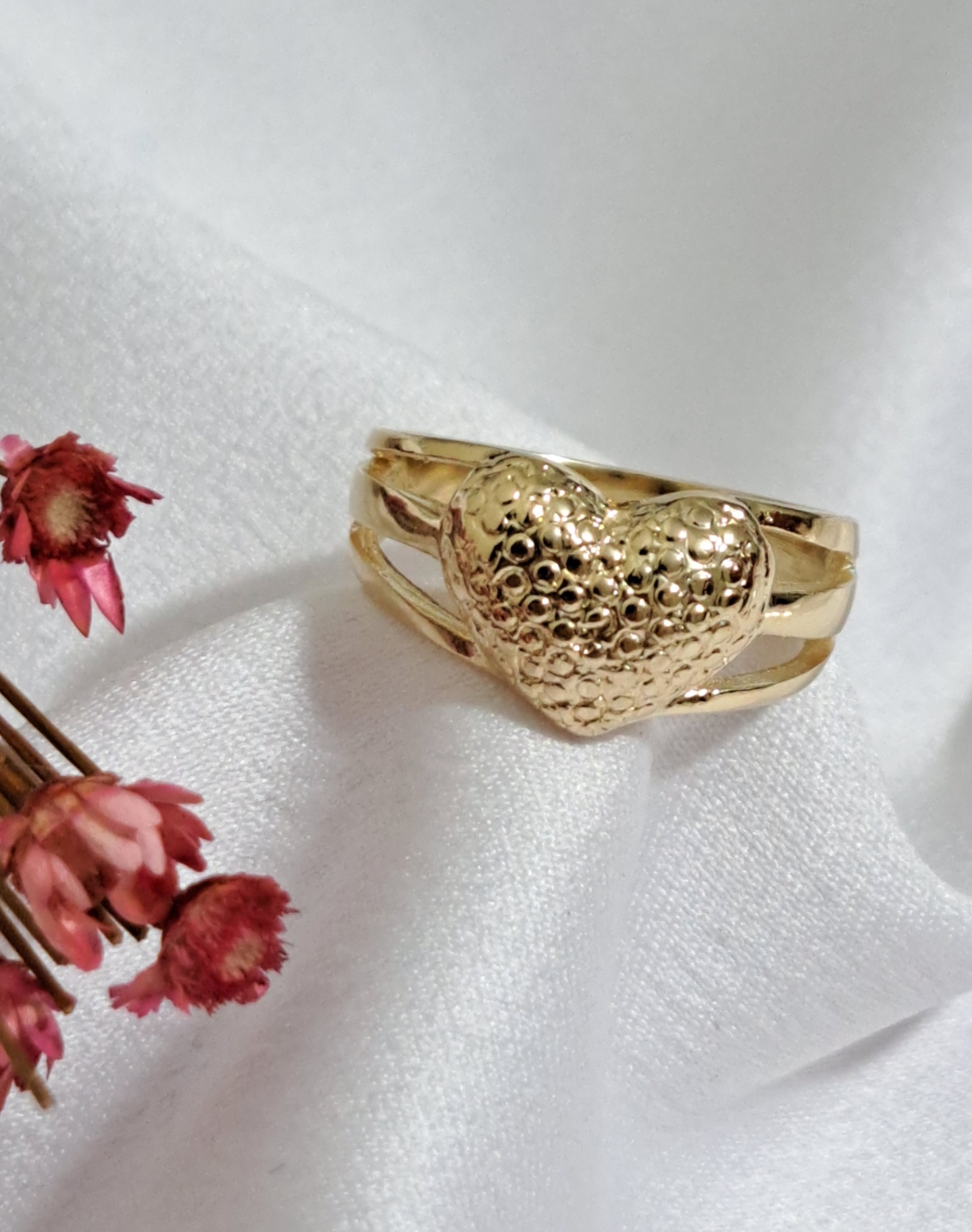 Foto de anel coração texturizado Foto de anel coração texturizado