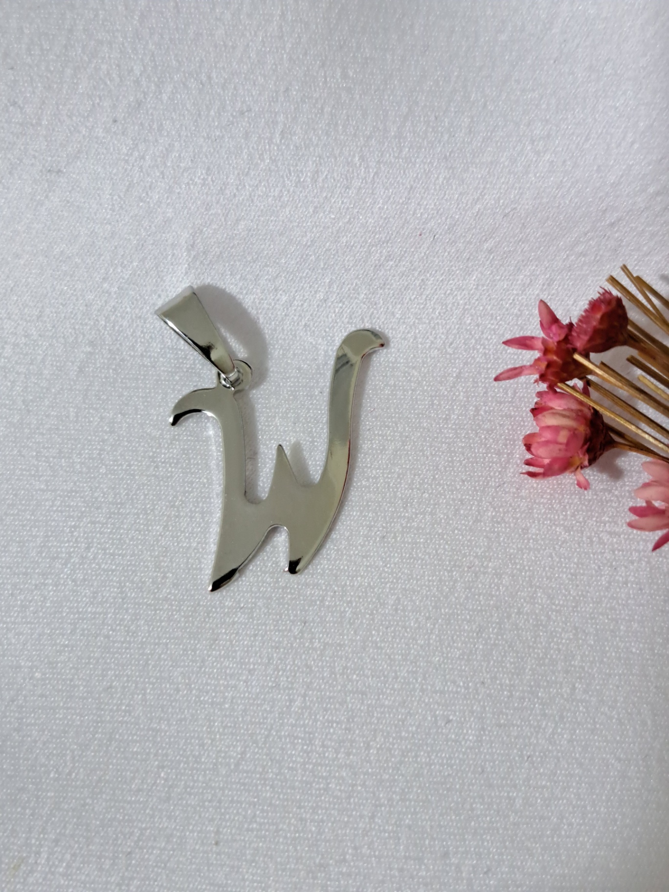 Foto de pingente letras cursivas em aço inox