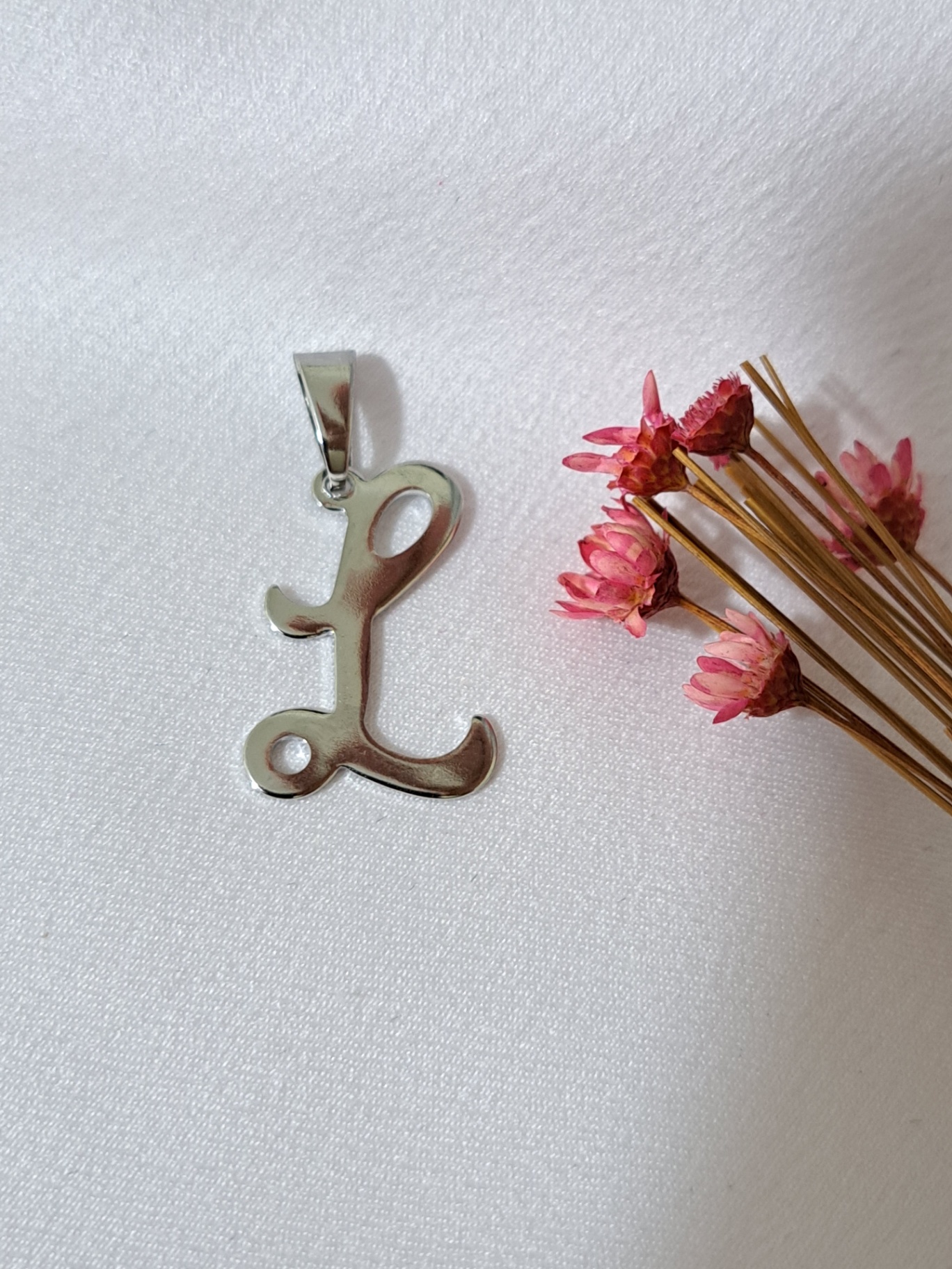 Foto de pingente letras cursivas em aço inox