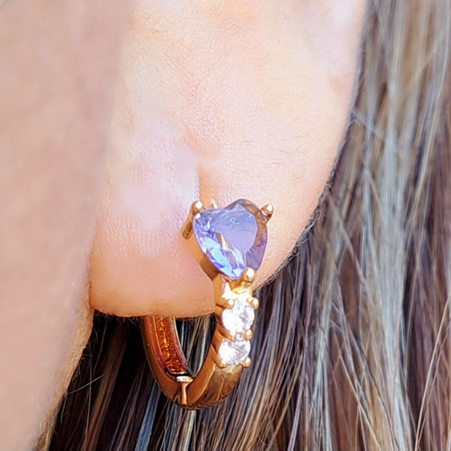Foto de argola click com zirconia e pedra coração