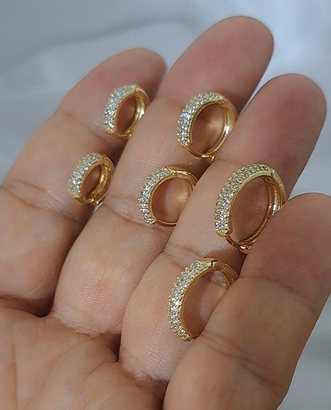 Foto de trio argola clik cravejada de 4mm