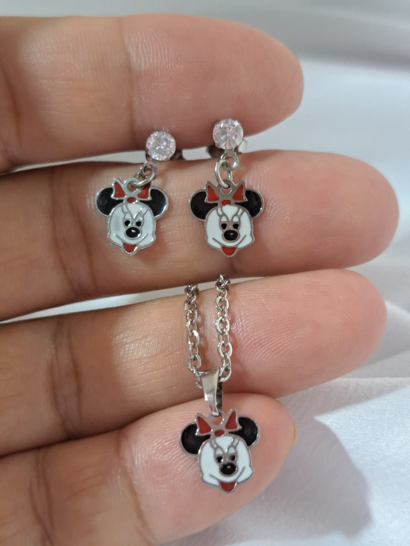 Foto de conjunto minnie resinado em aço inox