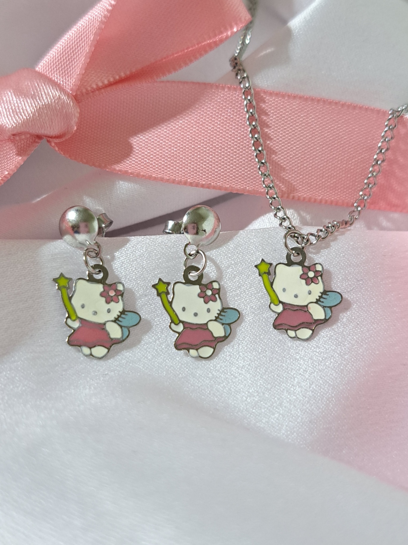 Foto de conjunto resinado hello kitty em aço inox
