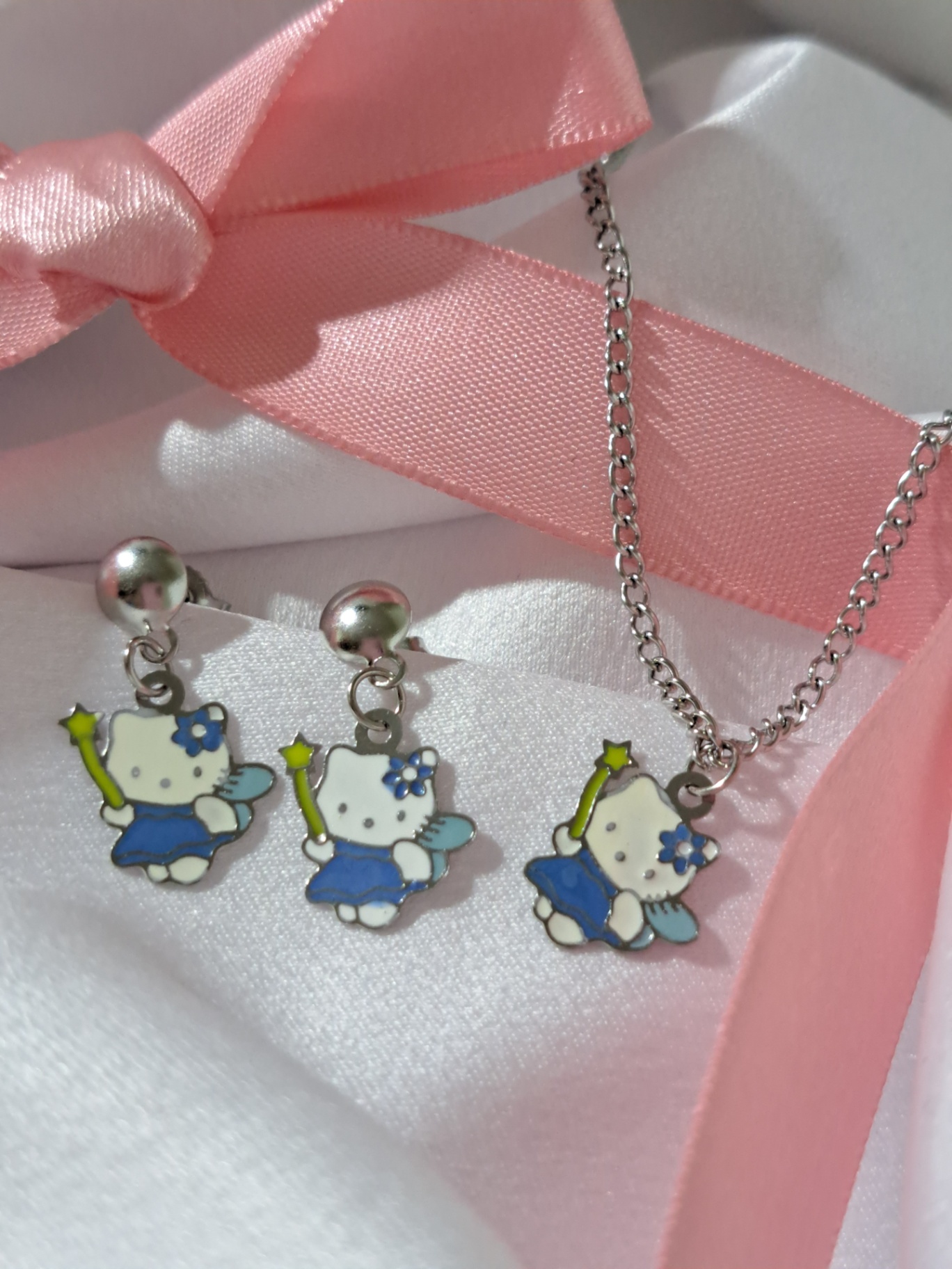 Foto de conjunto resinado hello kitty em aço inox