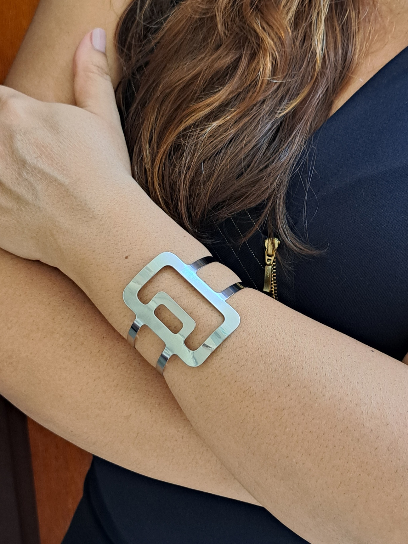 Foto de bracelete futurista em aço inox