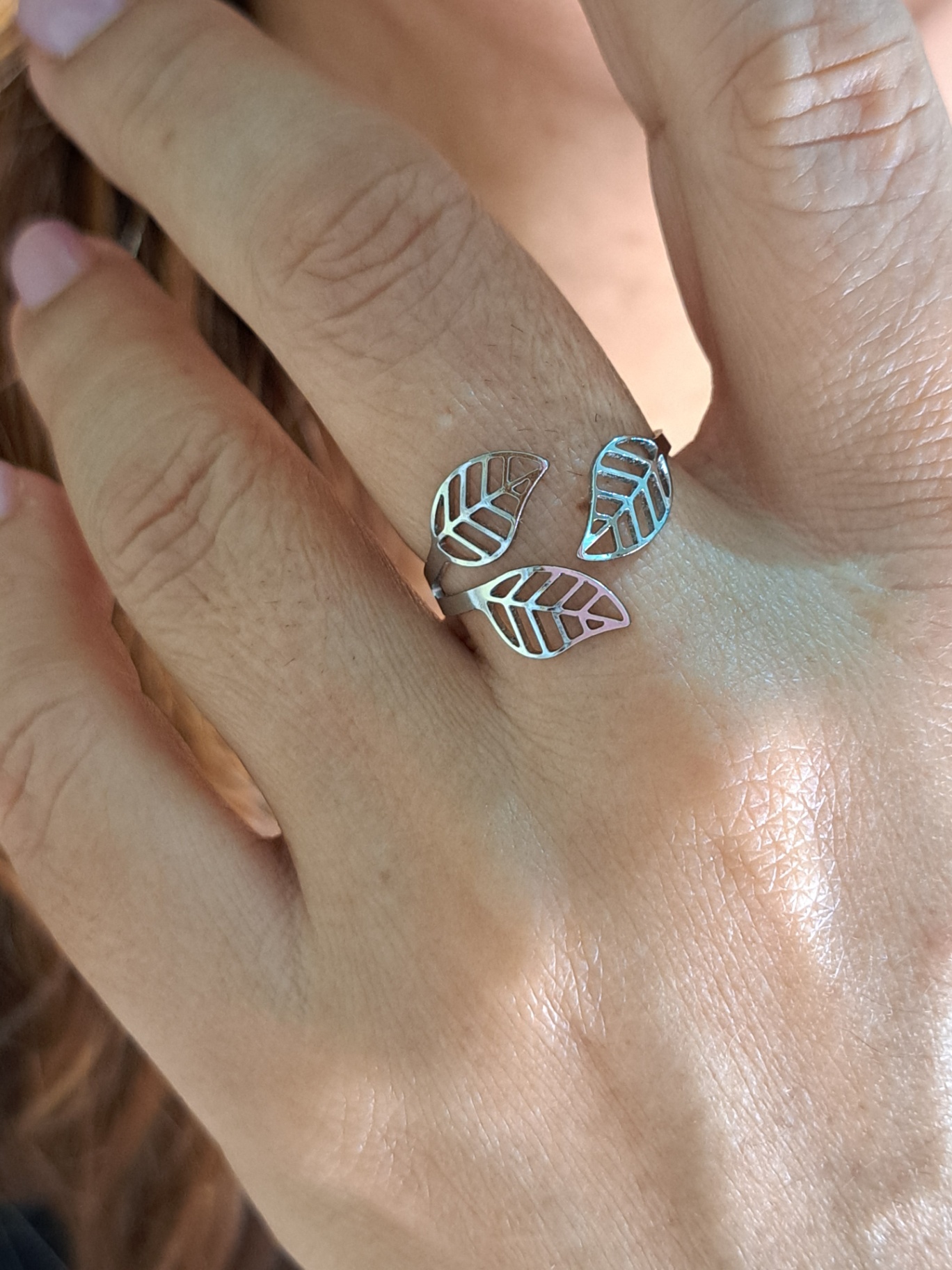 Foto de anel 3 folhas vazadas em aço inox