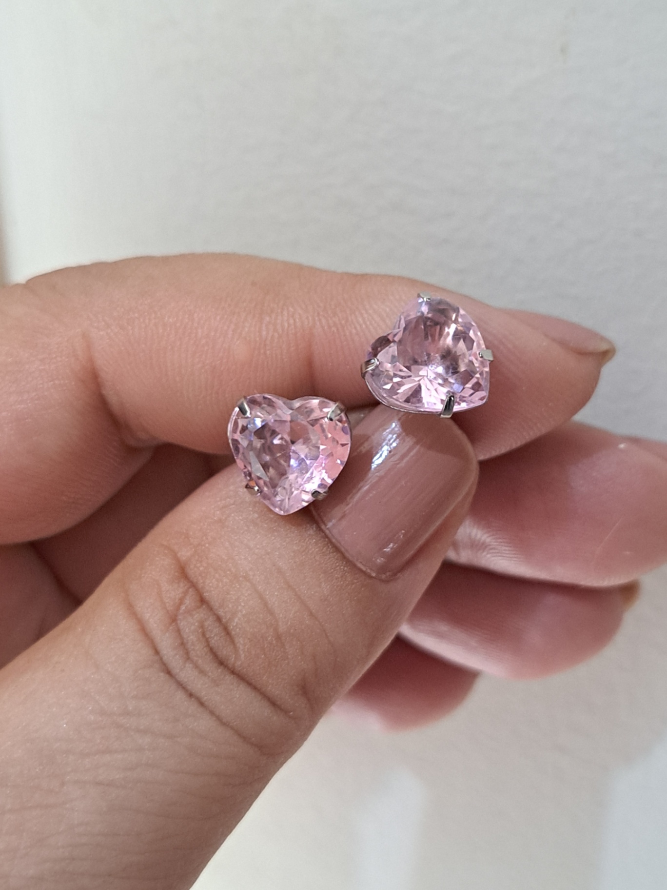 Foto de brinco aço inox pedra 1cm coração rosa claro Foto de brinco aço inox pedra 1cm coração rosa claro