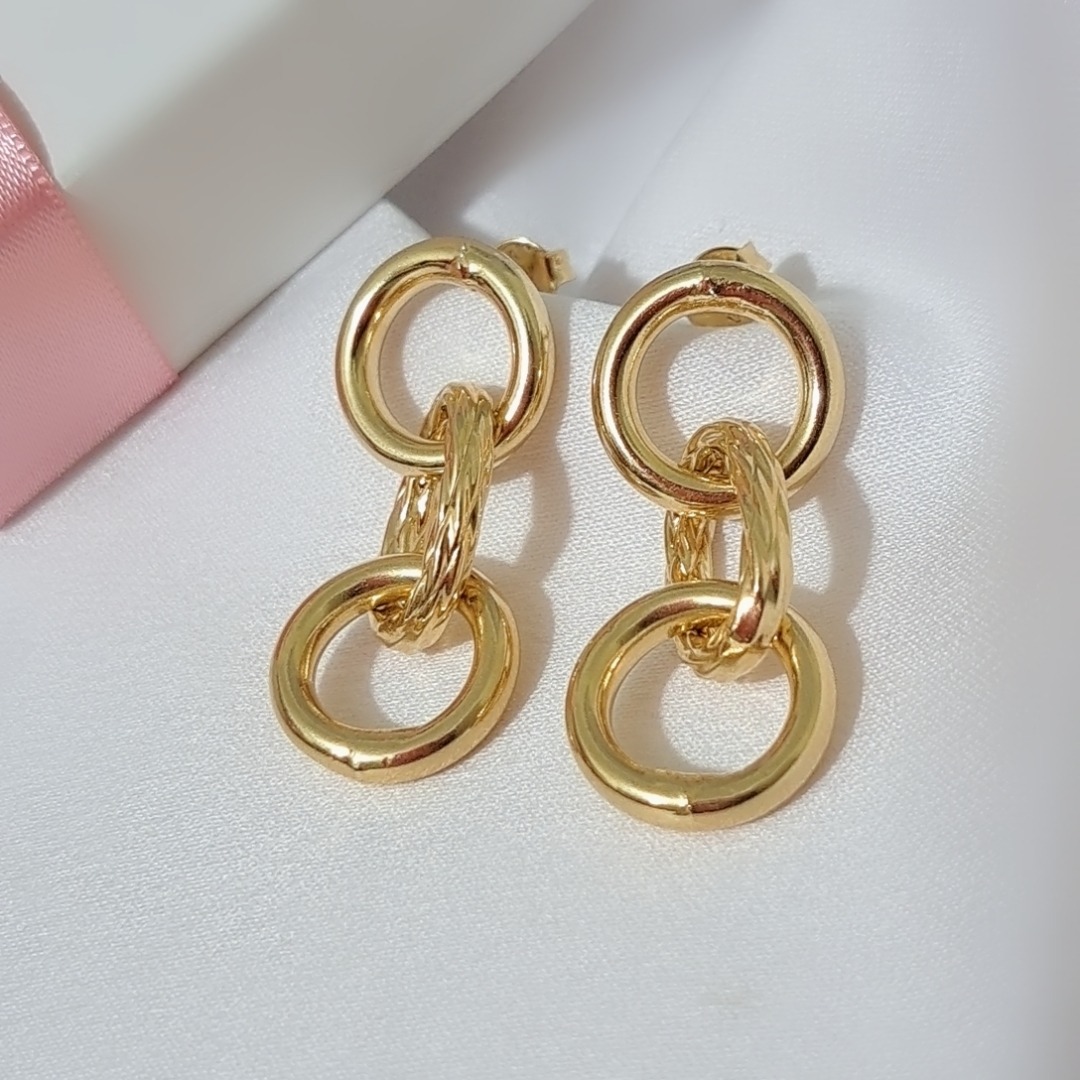 Foto de argola dupla elos dourados
