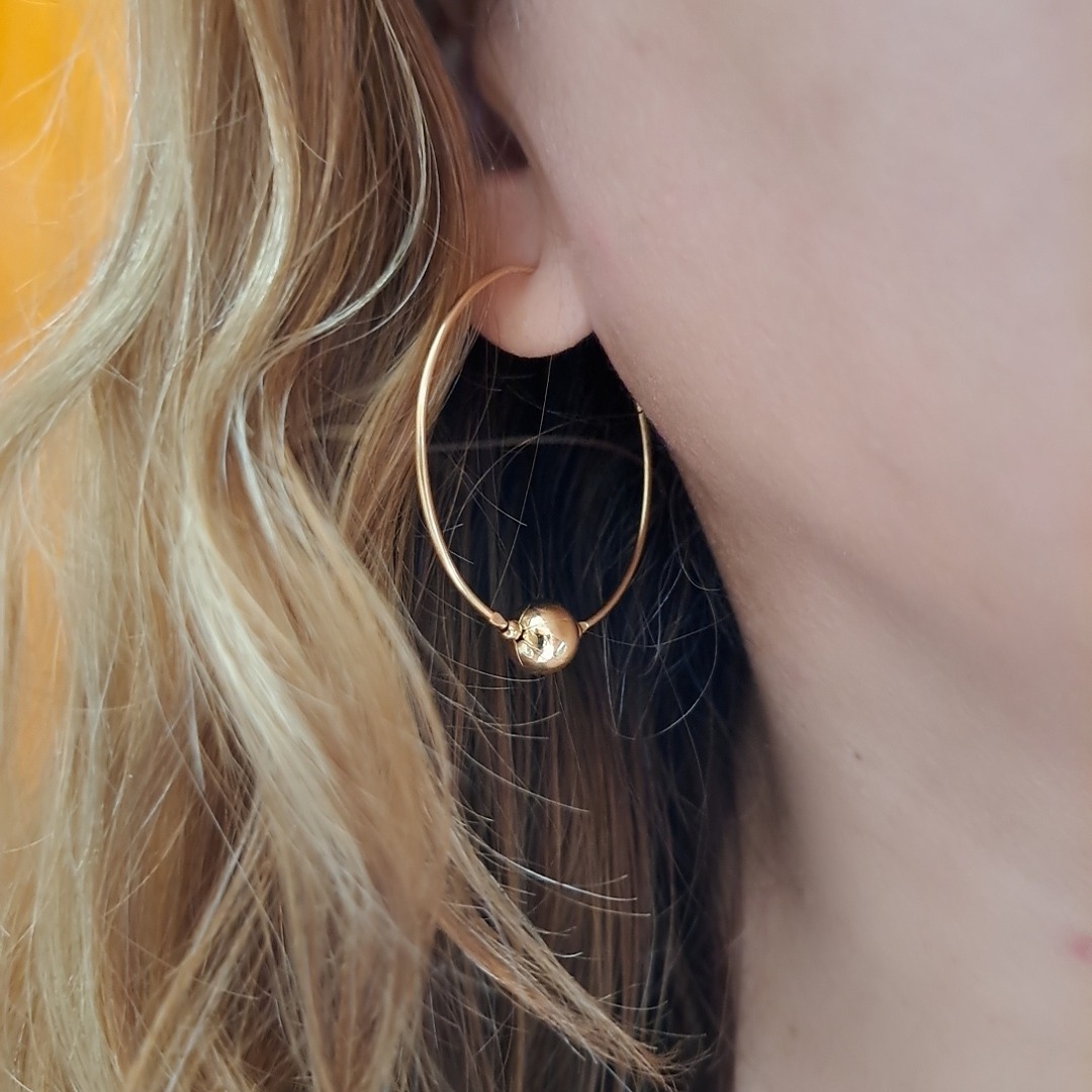 Foto de argola com uma esfera de 9mm