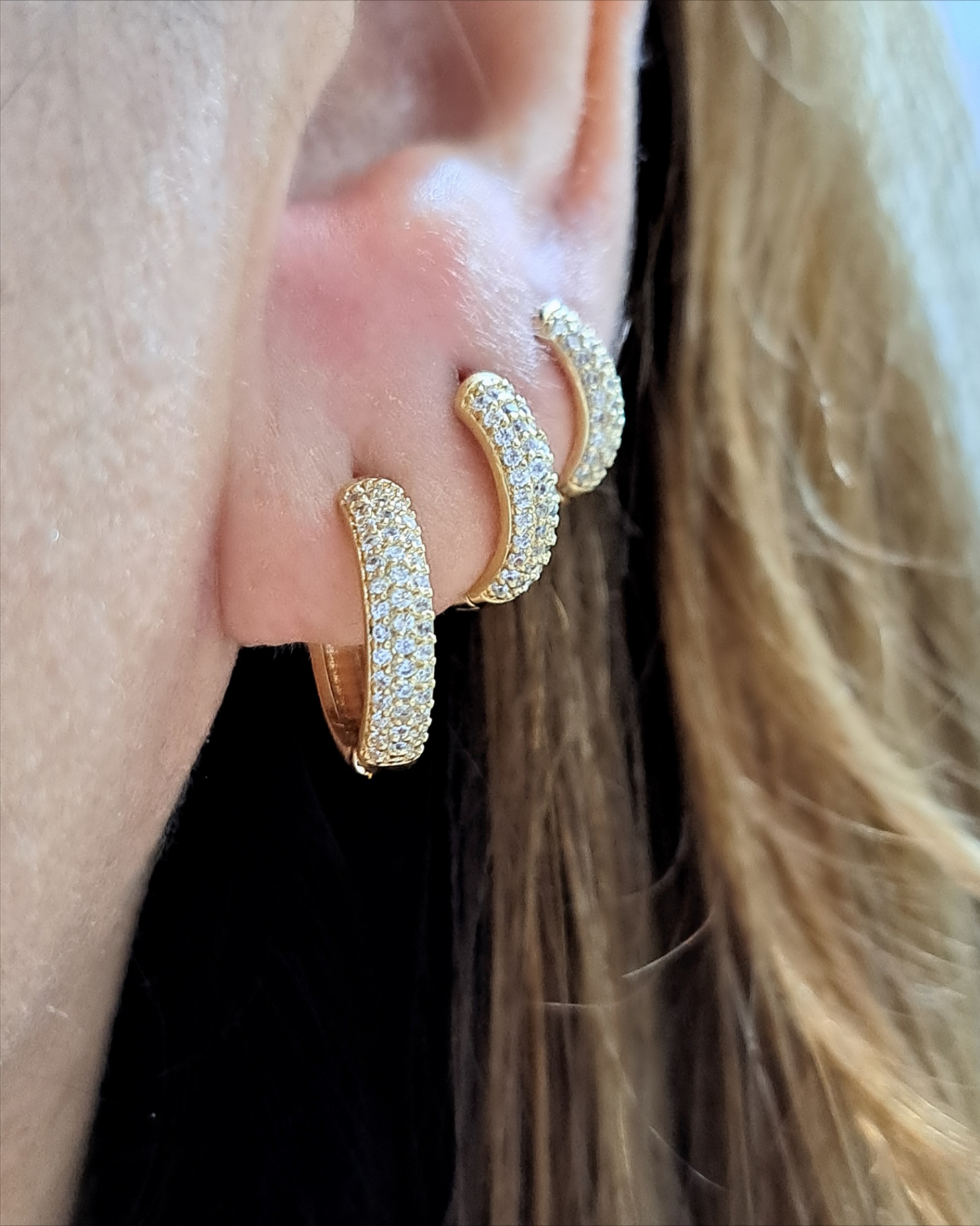 Foto de trio argola clik cravejada de 4mm