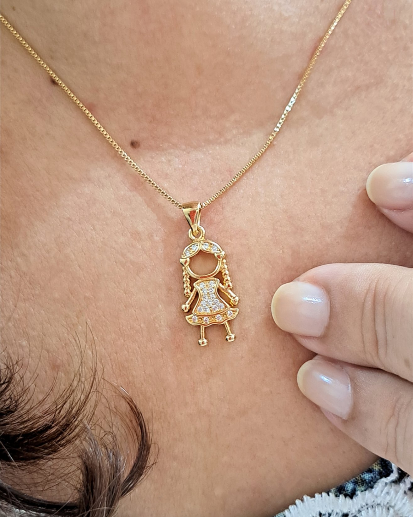 Foto de colar veneziana pingente menina com zircônia