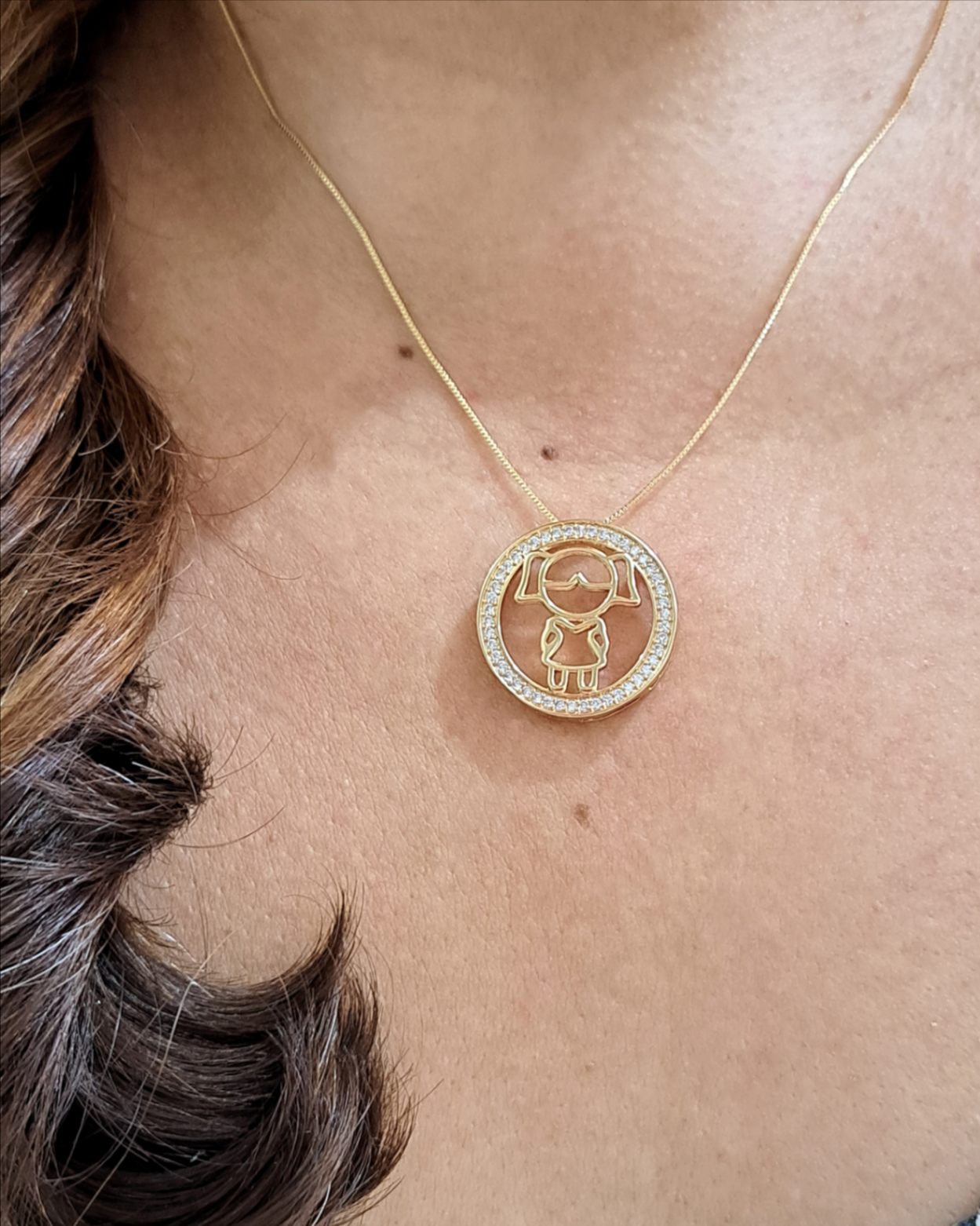 Foto de colar veneziana círculo de zircônias menina