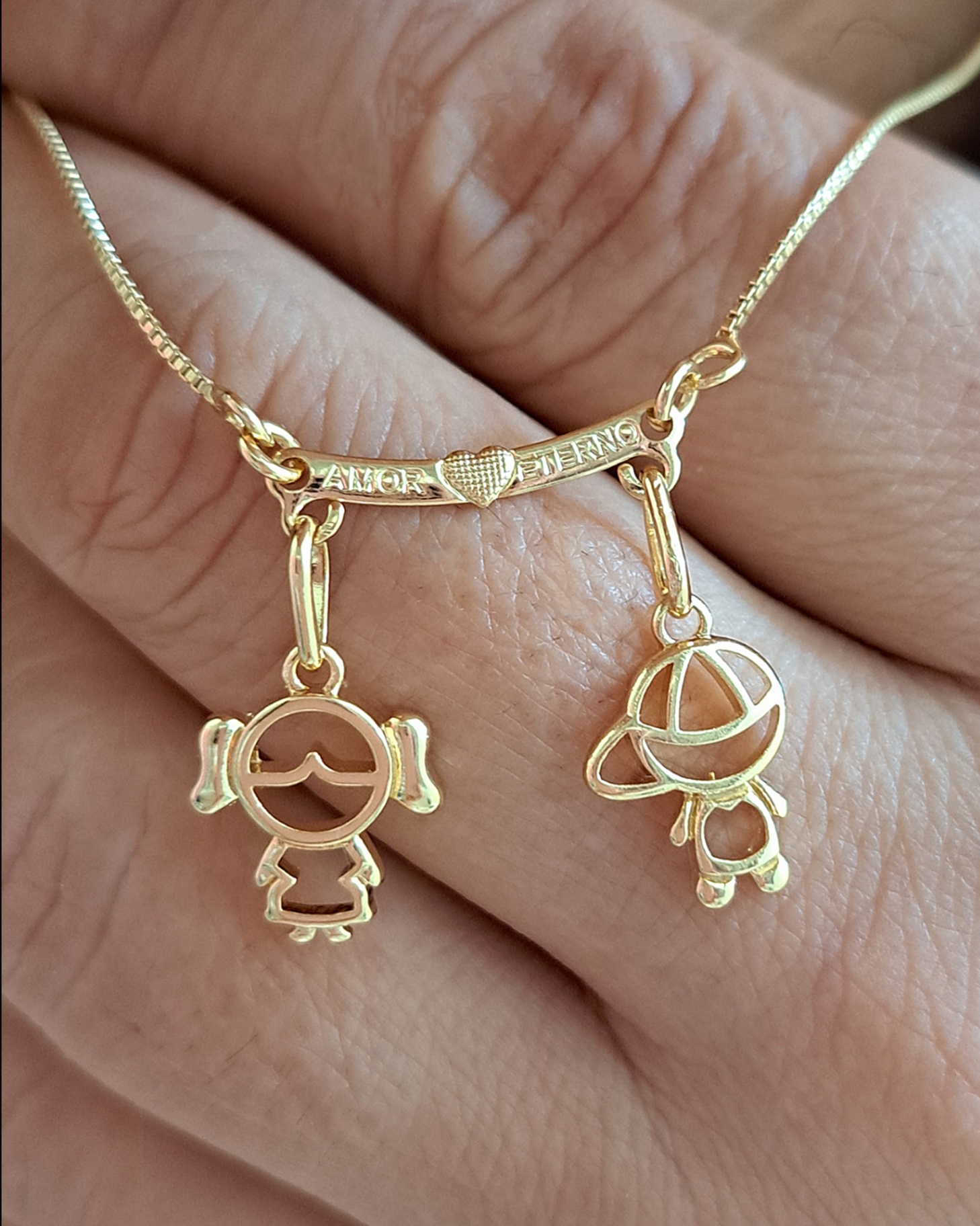 Foto de colar filhos casal amor eterno