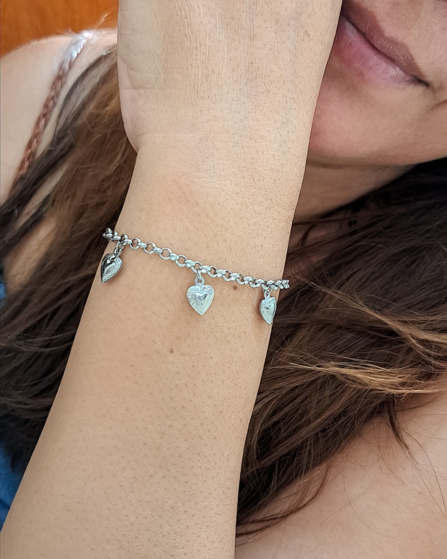 Foto de pulseira 5 corações texturizados em aço inox