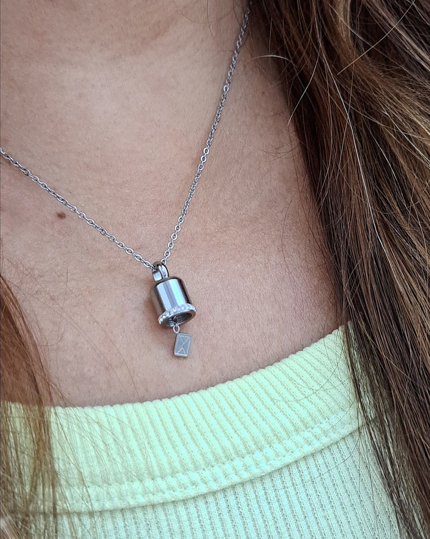 Foto de colar cápsula do amor em aço inox